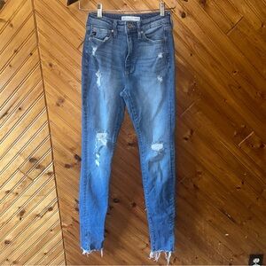 . KanCan light washed distressed skinny jeans sz 25.